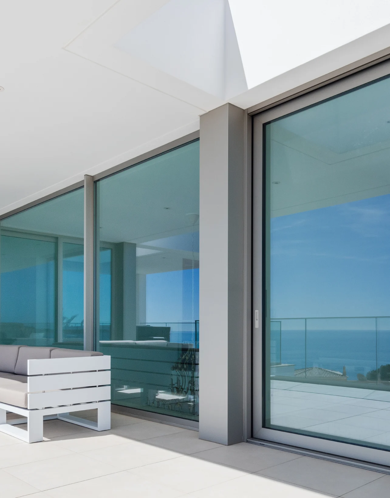 Baies vitrées panoramiques avec profilés en aluminium